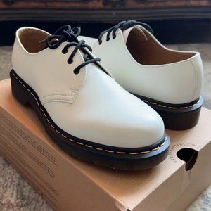 White doc martens UNWORN